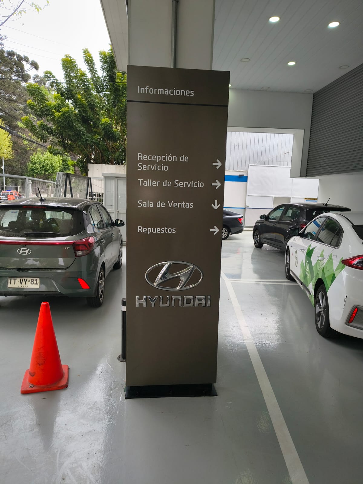TÓTEMS Y SEÑALÉTICAS 18
